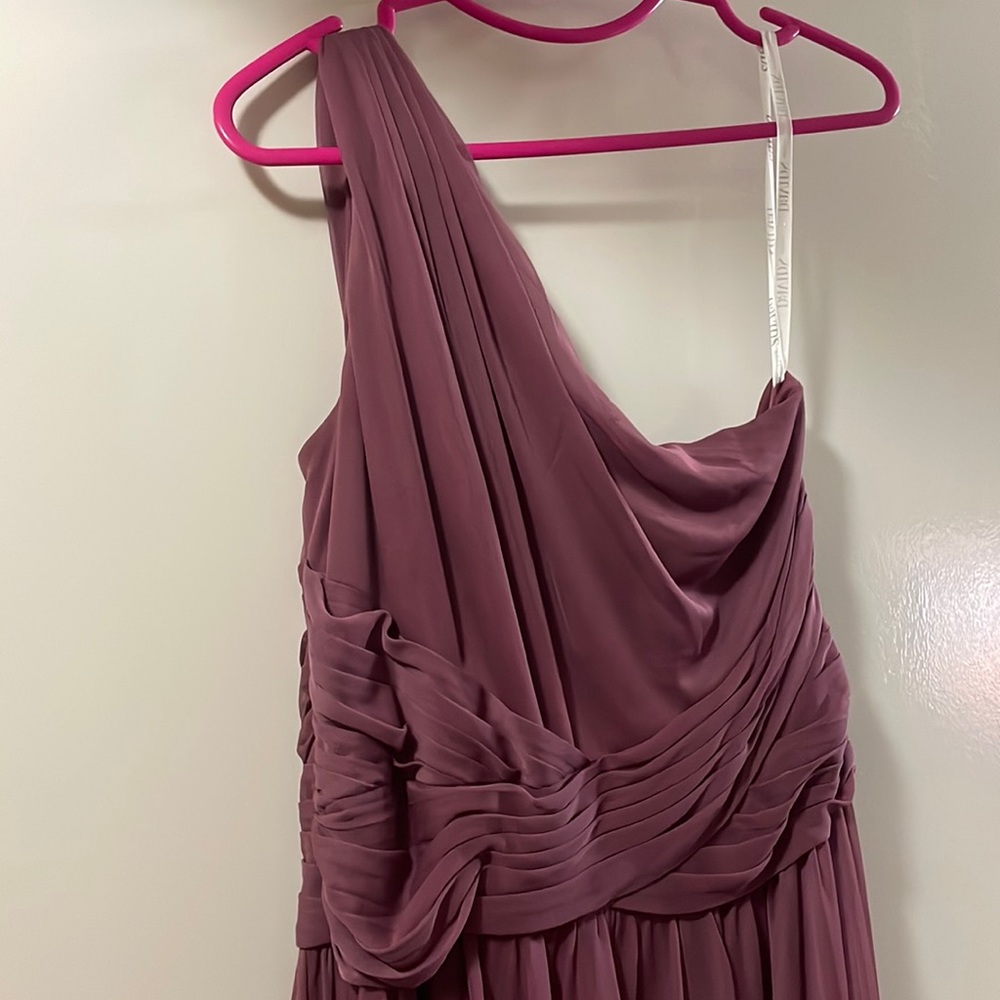 Bridesmaid dress worn once. I’m a 8 but had to go up a size as they run small.